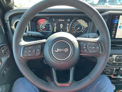 New 2025 Jeep Gladiator Sport image 23