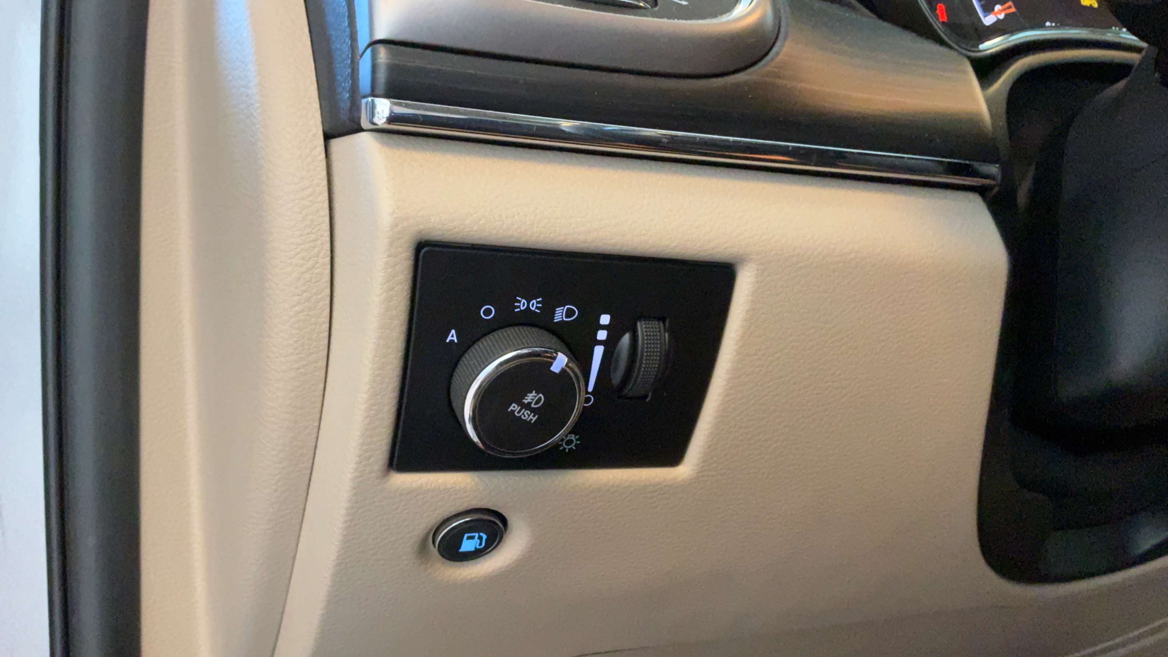 Used 2020 Jeep Grand Cherokee Limited RWD image 20