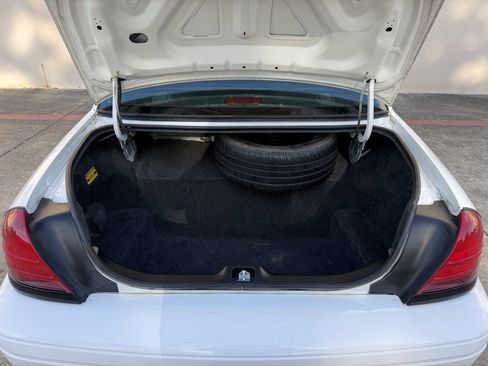 Used 2011 Ford Crown Victoria Police Interceptor image 15