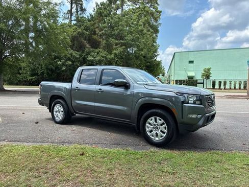 Used 2023 Nissan Frontier SV w/ SV Convenience Package RWD image 2