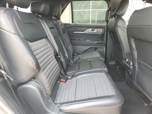 Used 2025 Ford Explorer ST-Line w/ ST-Line Street Pack AWD/4WD image 16