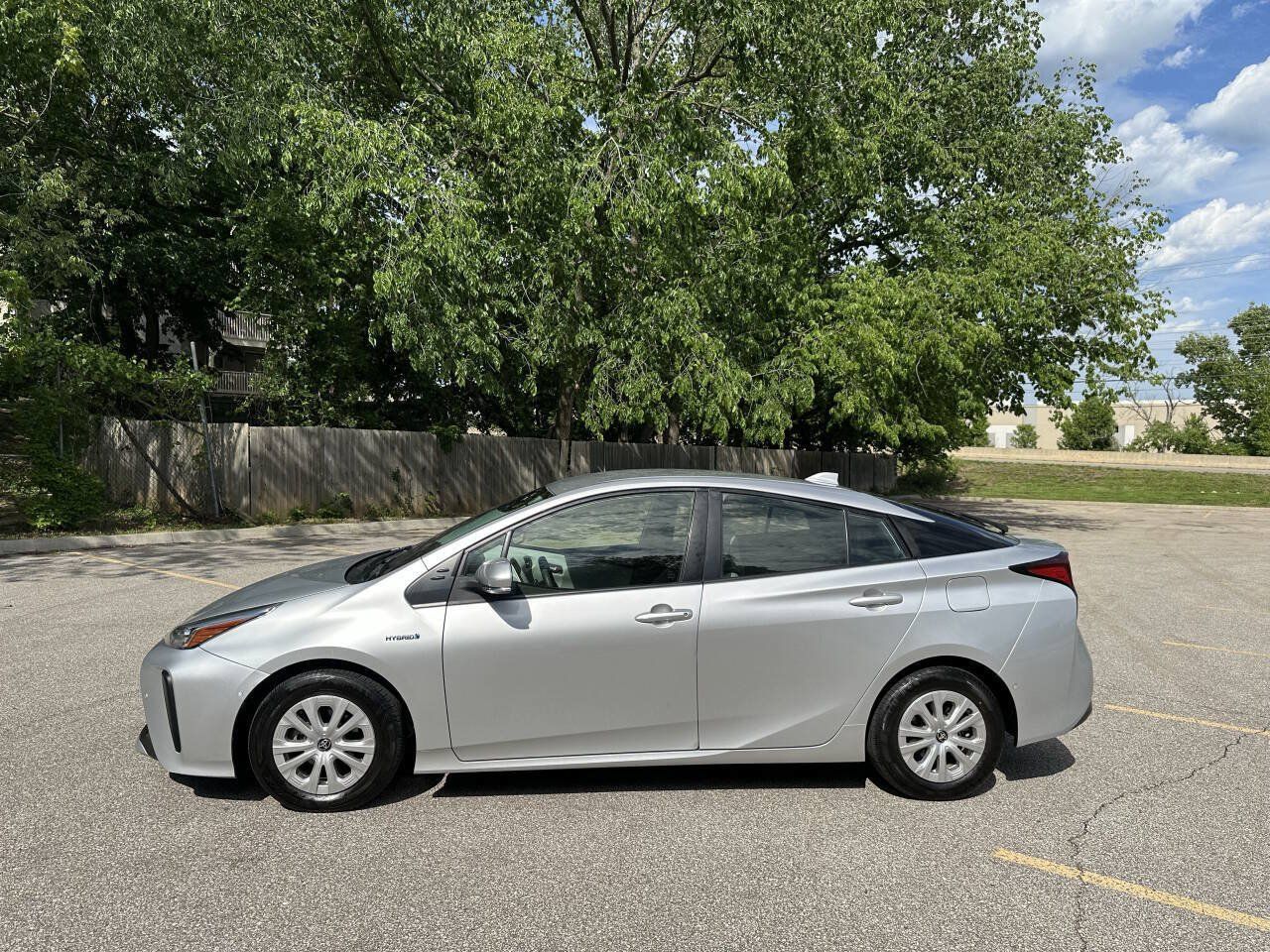 Used 2022 Toyota Prius LE FWD image 3