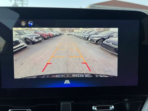 Used 2025 Chevrolet Equinox LT image 17