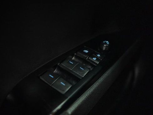 Used 2025 Toyota Camry SE image 28