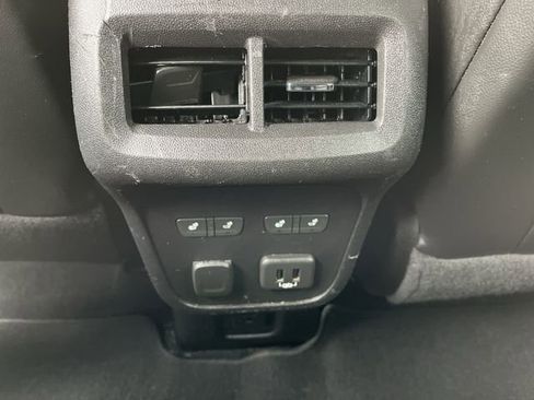 Used 2018 Chevrolet Equinox Premier FWD image 24