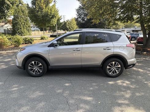 Used 2017 Toyota RAV4 XLE image 3