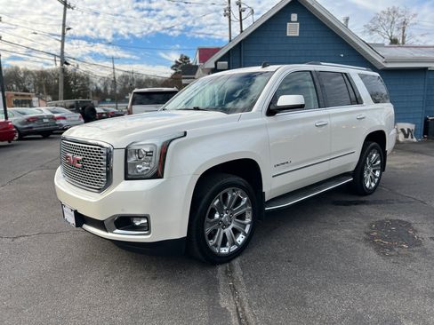 Used 2015 GMC Yukon Denali image 2