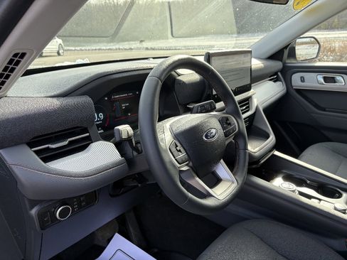 Used 2025 Ford Explorer Active image 30