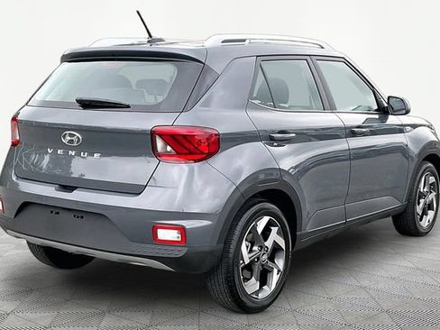 Used 2026 Hyundai Venue SEL FWD image 5