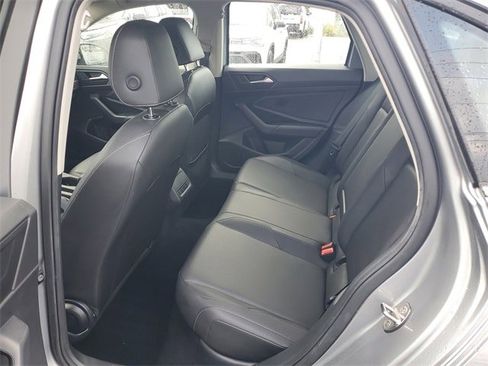 Used 2020 Volkswagen Jetta SE w/ SE Cold Weather Package image 10