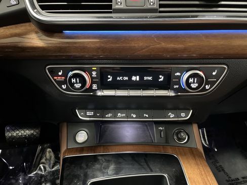 Used 2022 Audi Q5 e Prestige w/ Prestige Package image 21