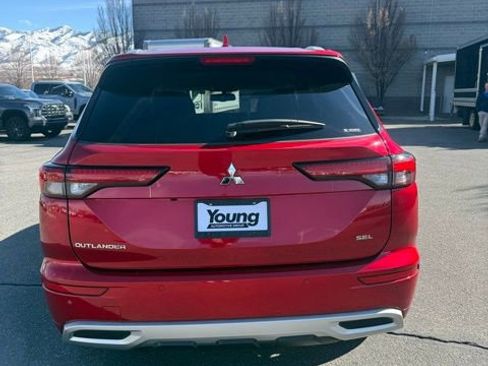 Used 2024 Mitsubishi Outlander SEL image 3