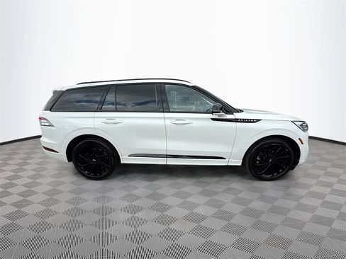 Used 2023 Lincoln Aviator Black Label w/ Jet Package image 5