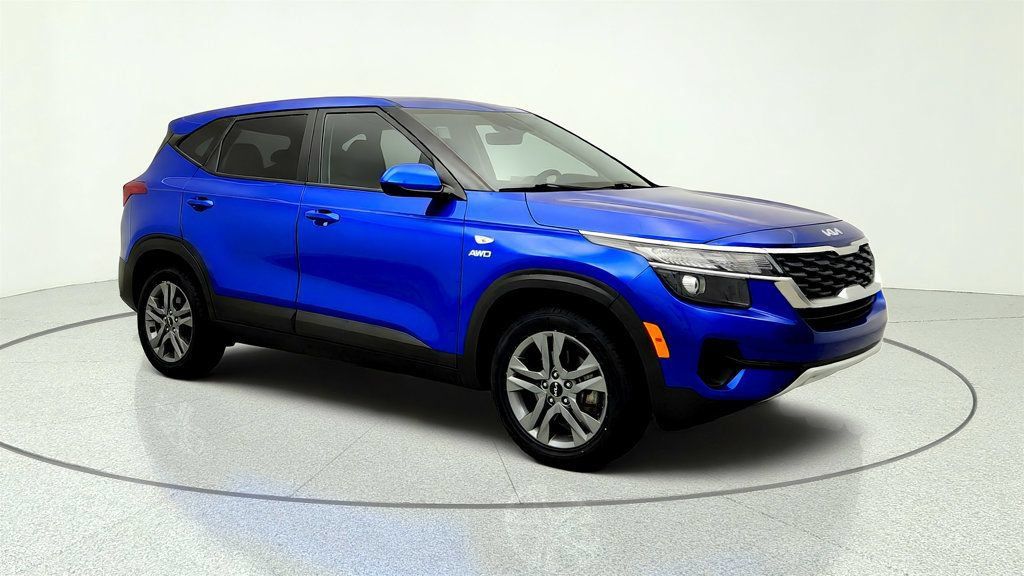 Used 2023 Kia Seltos LX AWD/4WD image 3