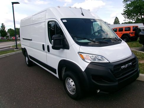 Used 2025 RAM ProMaster 2500 w/ Convenience Group FWD image 2