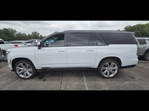 Used 2026 Cadillac Escalade ESV Platinum Sport AWD/4WD image 9