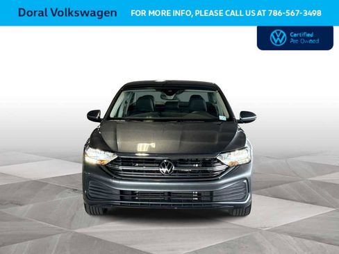 Certified 2024 Volkswagen Jetta SE FWD image 3