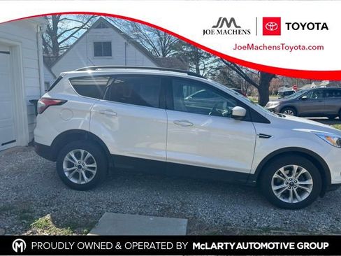 Used 2018 Ford Escape SE image 1