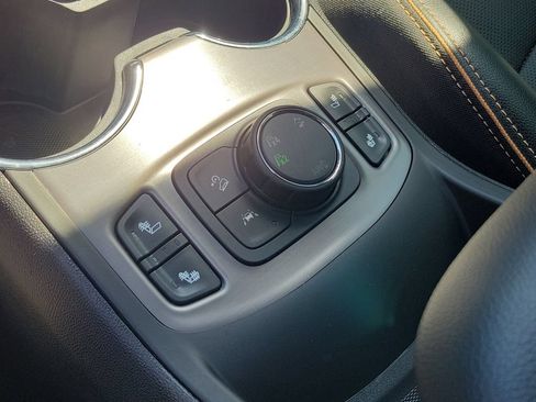 Used 2023 GMC Terrain AT4 AWD/4WD image 28