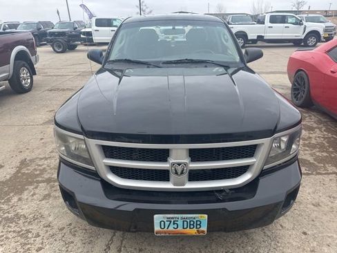 Used 2011 Dodge Dakota Big Horn image 2
