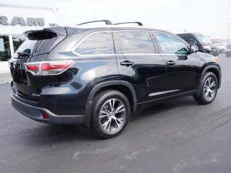 Used 2016 Toyota Highlander XLE AWD/4WD video 3