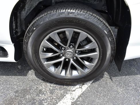 Used 2018 Lexus GX 460 Luxury AWD/4WD image 35
