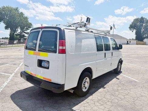 Used 2018 Chevrolet Express 2500 w/ Driver Convenience Package RWD image 5