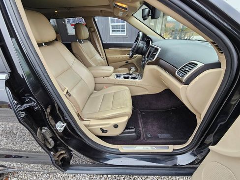 Used 2016 Jeep Grand Cherokee Limited w/ Luxury Group II image 32