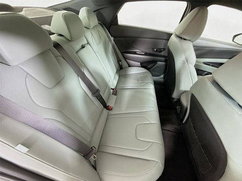 Used 2025 Hyundai Elantra Limited FWD image 28