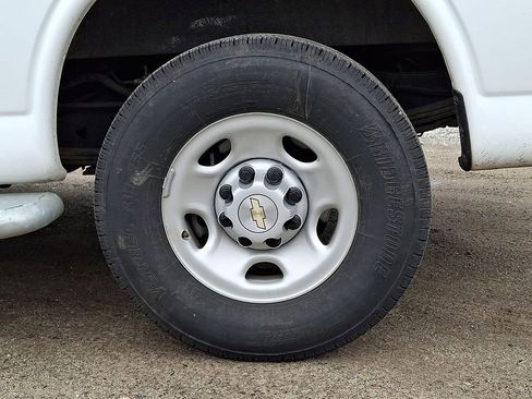 Used 2024 Chevrolet Express 2500 w/ Driver Convenience Package image 30