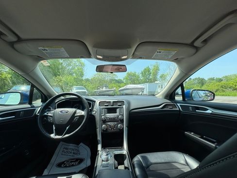 Used 2017 Ford Fusion SE w/ Equipment Group 601A FWD image 15