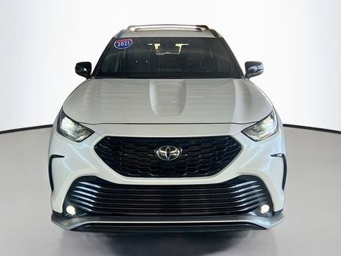 Used 2021 Toyota Highlander XSE image 2