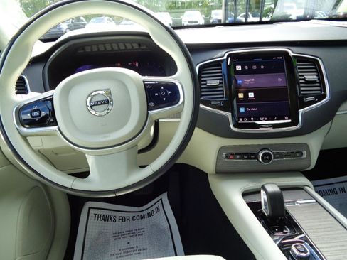 Used 2023 Volvo XC90 B6 Plus AWD/4WD image 11