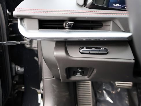 Used 2022 Chevrolet Corvette Stingray Premium Cpe w/ Z51 Performance Package image 34