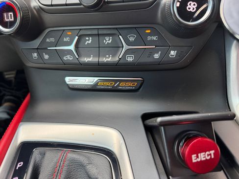 Used 2016 Chevrolet Corvette Z06 w/ 3LZ Preferred Equipment Group RWD image 31