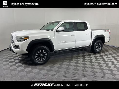 Certified 2022 Toyota Tacoma TRD Off-Road AWD/4WD image 2