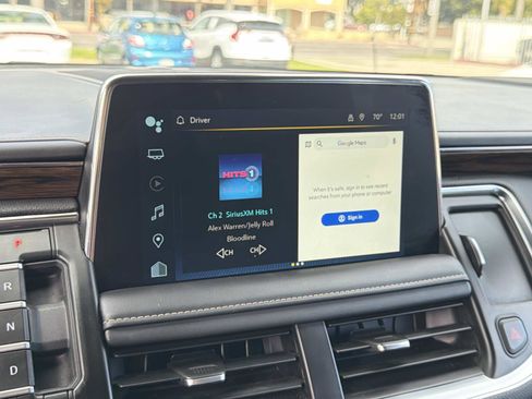 Used 2023 Chevrolet Suburban Premier image 10