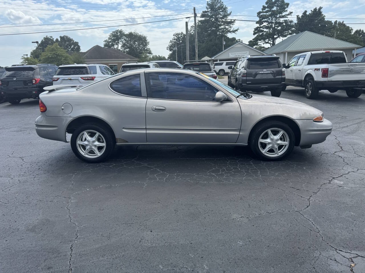 Used 1999 Oldsmobile Alero GL w/ GL3 Equipment Pkg FWD image 6