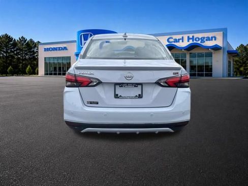 Used 2024 Nissan Versa SR FWD image 8