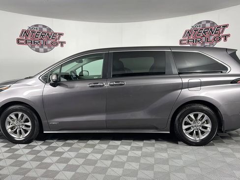 Used 2021 Toyota Sienna XLE image 4