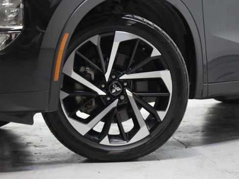 Used 2022 Mitsubishi Outlander SE image 3