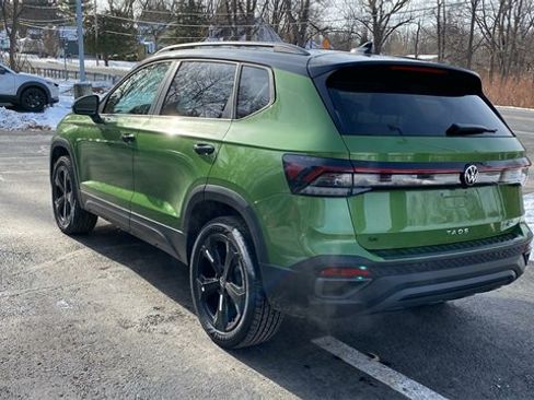 New 2026 Volkswagen Taos SE image 15