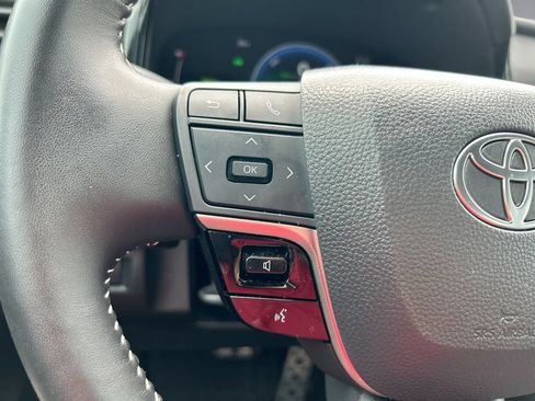 Used 2025 Toyota Camry SE FWD image 16