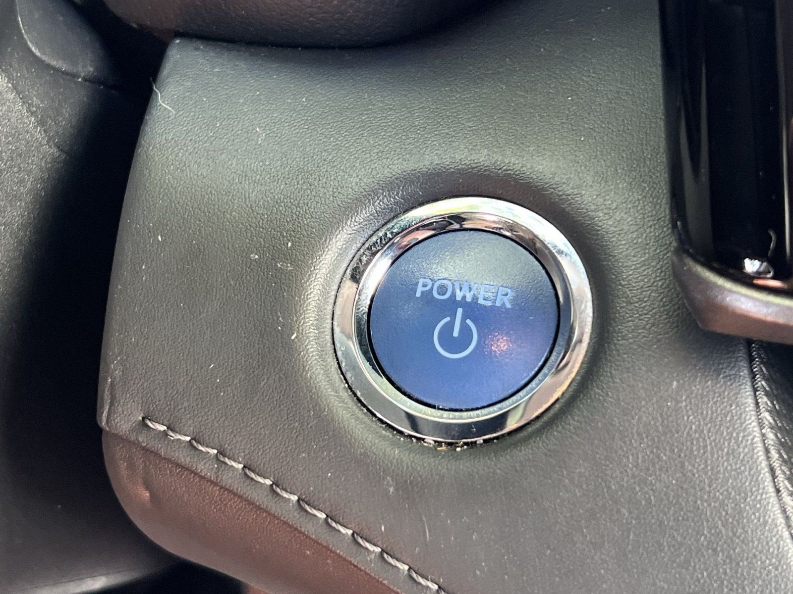 Used 2022 Toyota Highlander XLE AWD/4WD image 33