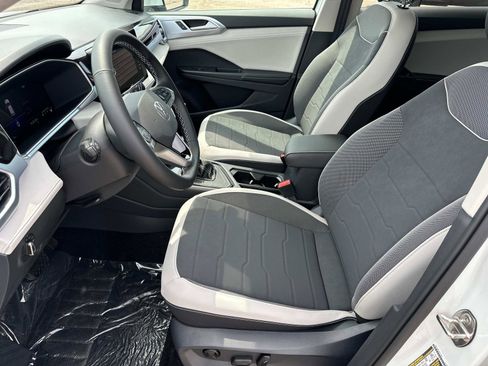 New 2025 Volkswagen Taos SE image 19