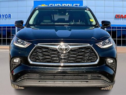 Used 2021 Toyota Highlander Limited image 2