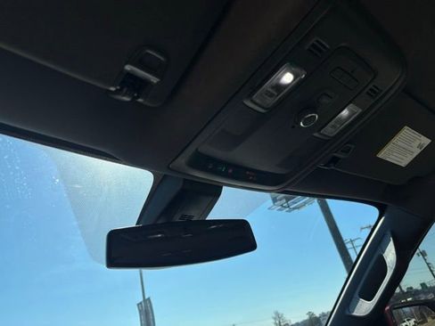 Used 2021 GMC Yukon SLT image 25