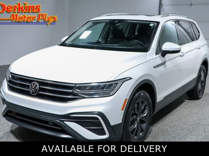 Used 2023 Volkswagen Tiguan SE w/ Panoramic Sunroof Package