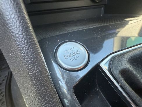 Used 2022 Volkswagen Tiguan SE image 18