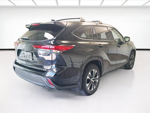 Used 2020 Toyota Highlander XLE FWD image 4